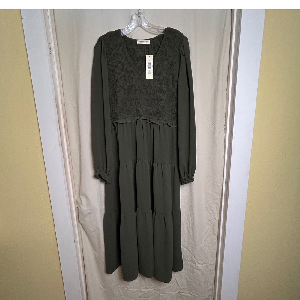 Doe and Rae Olive‎ Green Smocked Tiered Midi Dress V-Neck Long Sleeve 27490D L